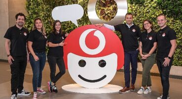 Vodafone'un Dijital Kahramanı TOBi 2022'de 140 Milyon Sohbet Gerçekleştirdi