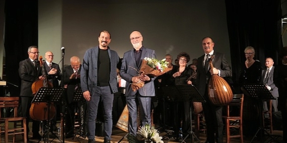 Foça Belediyesi Türk Sanat Müziği Korosu Yeni Yıl Konseri verdi.