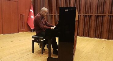 Piyanist Kamil Sökmen Ege'de kulakların pasını sildi