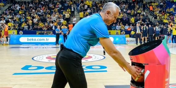 Yemeksepeti’nin Teslimat Robotu YEBO’dan, Fenerbahçe Beko-Galatasaray Nef Basketbol Maçında Bir İlk!