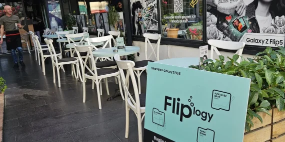 Samsung’un en yeni katlanabilir modellerinden Galaxy Z Flip5, Flip Cafe’de ziyaretçilerini bekliyor