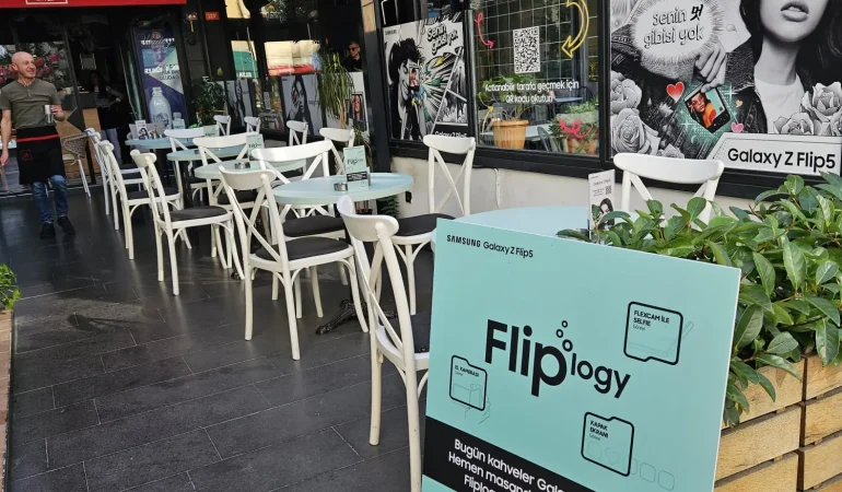 Samsung’un en yeni katlanabilir modellerinden Galaxy Z Flip5, Flip Cafe’de ziyaretçilerini bekliyor