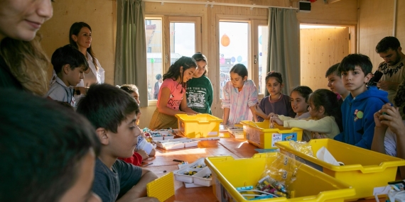 Amazon Türkiye, Hatay’daki Gülümseten Hayaller Topluluk Evi ile Bir Yılda 2.500’den Fazla İnsanın Yaşamına Dokundu