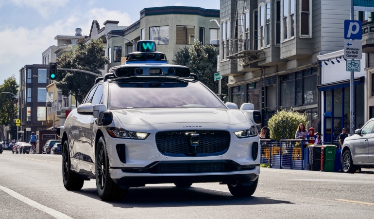 Waymo’nun Altıncı Nesil Robotaksisi ile Sürücüsüz Geleceğe Adım