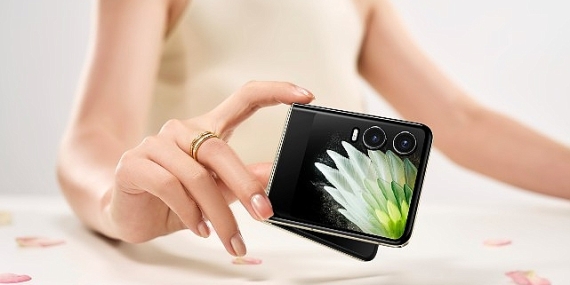 TECNO PHANTOM V Flip2 5G’yi Tanıttı: İkonik Estetik, Yenilikçi Yapay Zeka ile Fütüristik Yaklaşım Katlanır Telefonda Buluşuyor