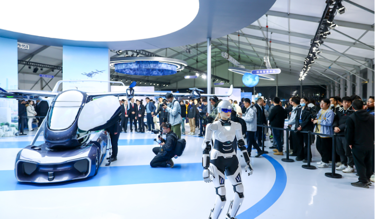 AIMOGA Robotu ile Akıllı Hizmetler Dünyası