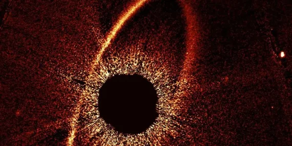 Hubble Uzay Teleskobu iki kozmik çarpışmanın izini yakaladı