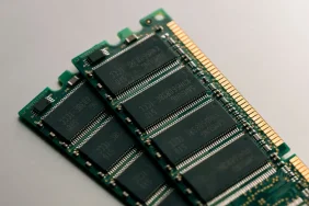 piyasayi-sarsan-soylenti-samsung-ram-fiyatlarini-iki-katina-mi-cikardi-20251230-190343