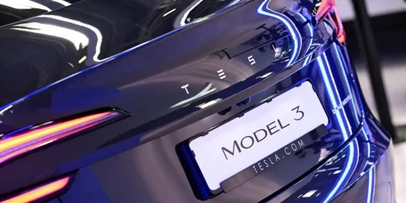 Tesla’ya acil durum kapı kolu soruşturması