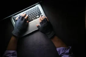 pornhub-saldirisindan-okullarda-bomba-ihbarlarina-kuresel-siber-suc-agi-the-com-tehdidi-buyuyor-20260105-223203