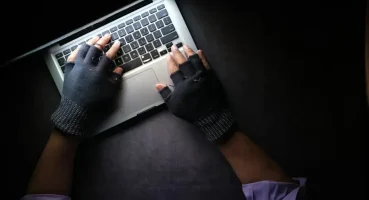 The Com tehdidi: Pornhub saldırısından bomba ihbarlarına