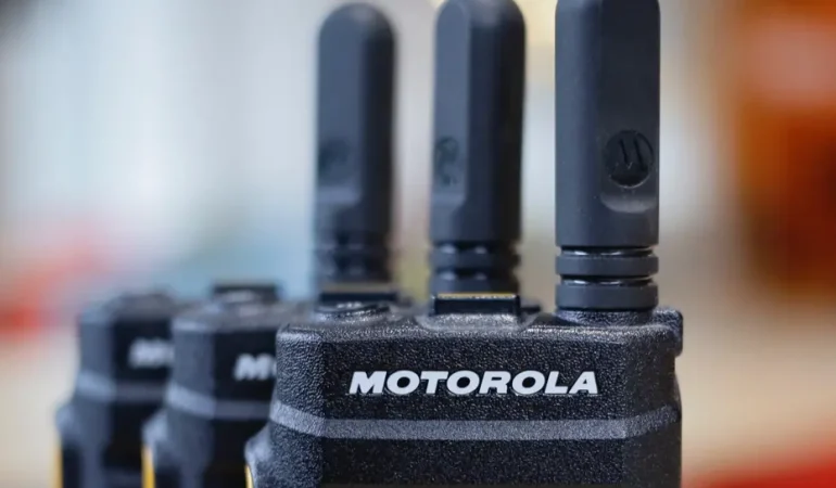 Motorola Razr Fold sızıntısı: Kitap gibi katlanan telefon geliyor