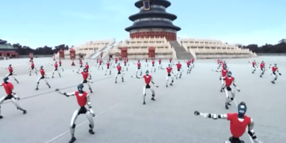 İnsansı robotlar Bahar Festivali’nde Kung Fu gösterisi
