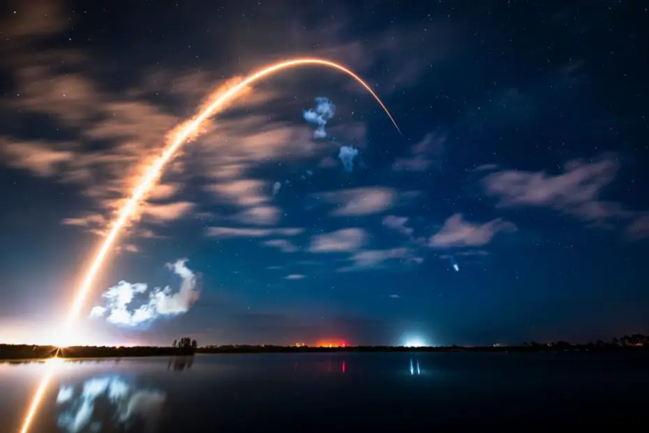 spacex-roketinin-atmosfere-biraktigi-lityum-bulutu-endise-yaratti-20260227-223222