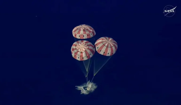 Derin uzaydan tarihi dönüş: Orion kapsülü Dünya’ya döndü