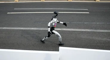 i-nsansi-robotlar-kosu-rekorunu-7-dakika-farkla-kirdi-20260420-223036