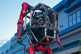 cinli-sirket-dev-robotu-tanitti-hem-is-makinesi-hem-de-sivil-arac-20260513-230114