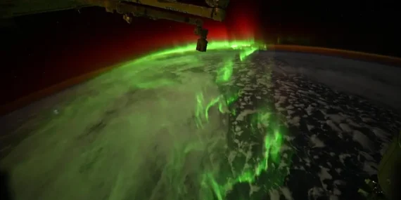 NASA astronotunun kadrajından kutup ışıkları görüntüleri