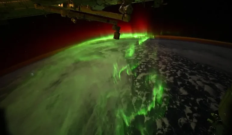 NASA astronotunun kadrajından kutup ışıkları görüntüleri