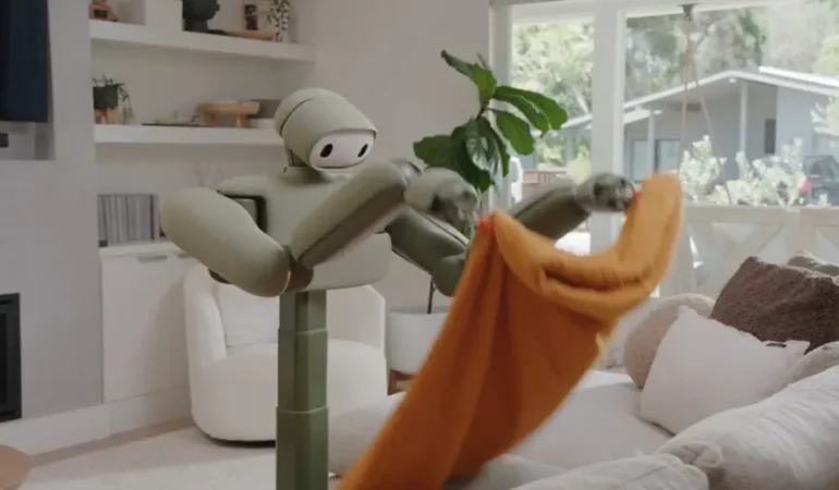 ABD’de yeni ev robotu tanıtıldı: Çamaşır katlıyor, yatak topluyor