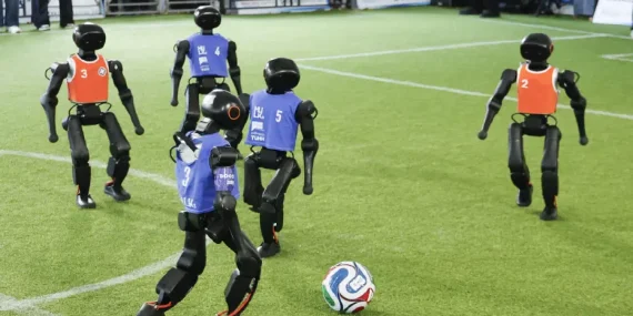 Roma’da RoboCup sahasında HULKs ile whIRLwind karşılaştı