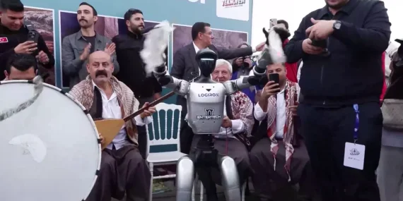 Şanlıurfa Teknofest’te insansı robot halay çekti